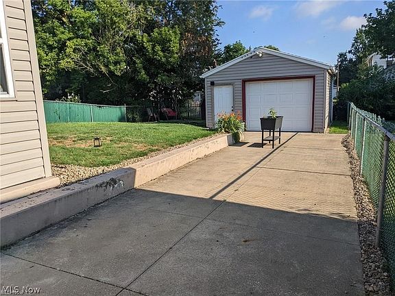 3rd image of 77 E Youtz Ave