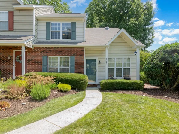 5720 Cougar Ln, Charlotte, NC 28269