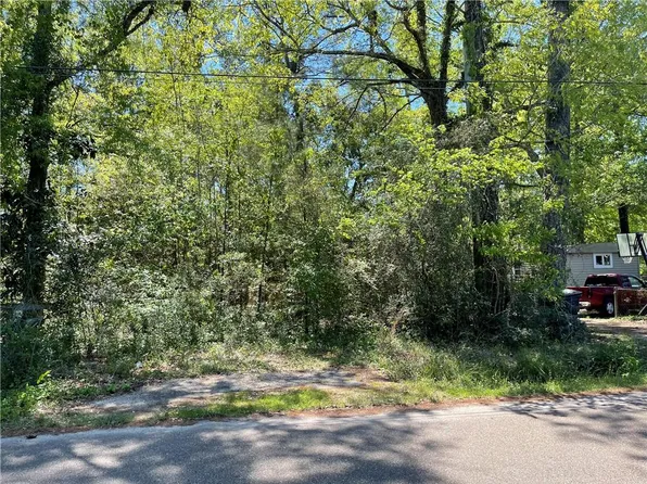 25666 & 1/2 W Beech St, Lacombe, LA 70445