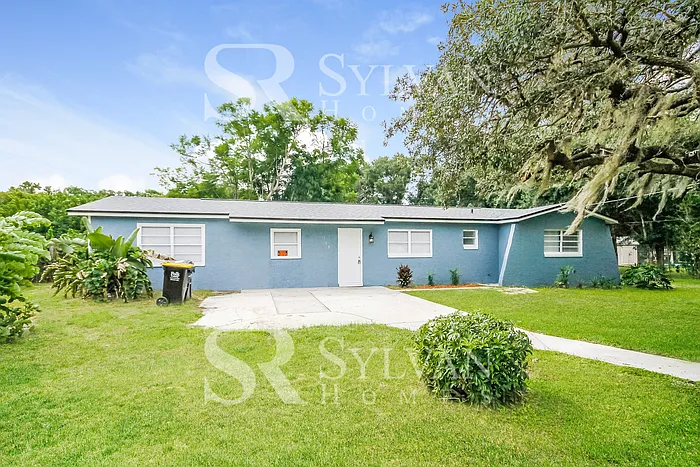 Photo 1 of 15 - 125 Pine Island Dr - Winter Haven, FL Primary Photo - 125 Pine Island Dr