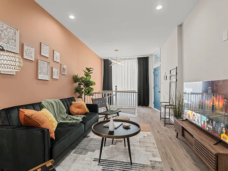 338 N Front St #1 — Photo 1