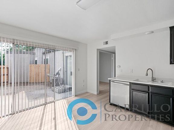 3rd image of 5067 La Cuenta Dr