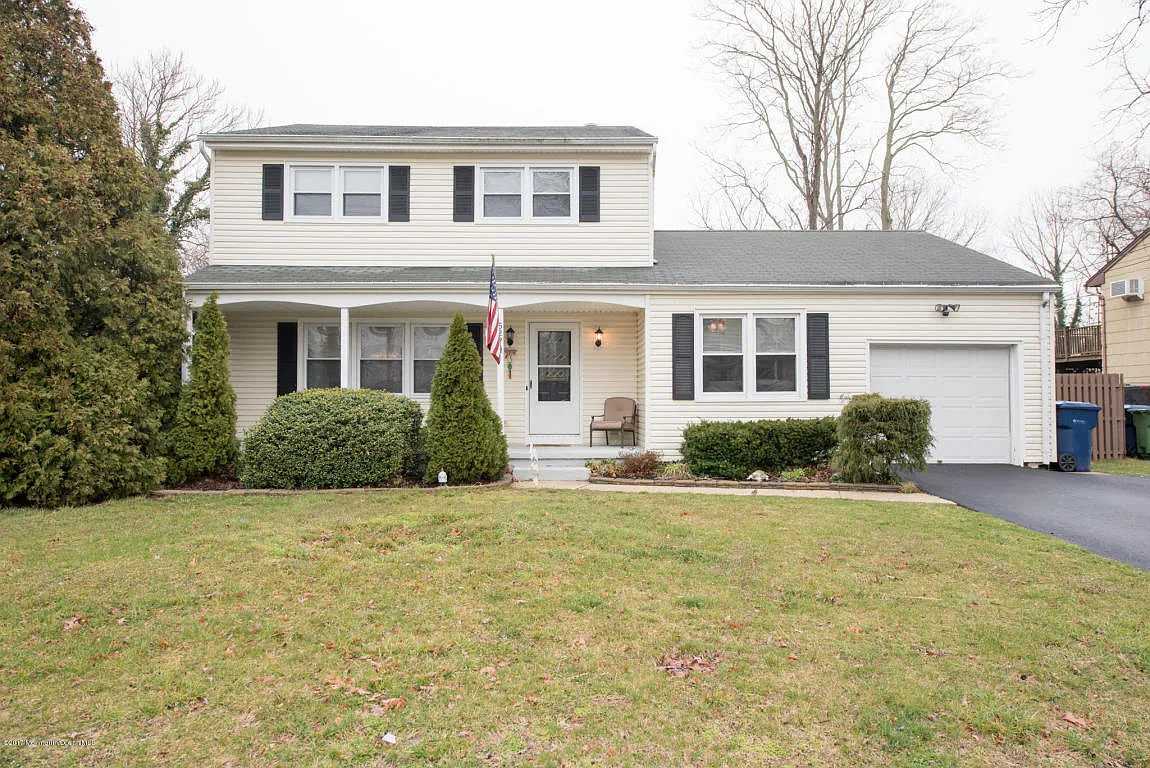 529 N Riverside Dr photo 1