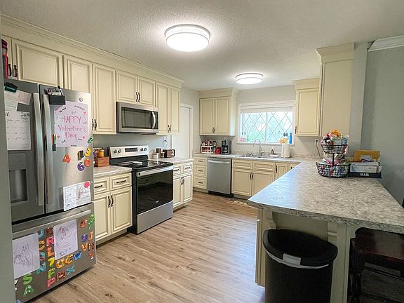 4th image of 2865 Lee St