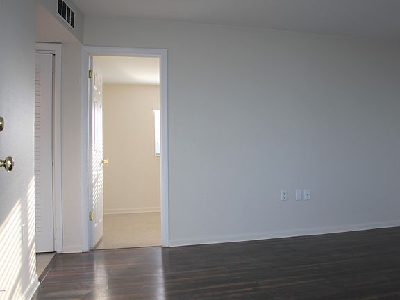 4th image of 651 Palm Dr APT B1