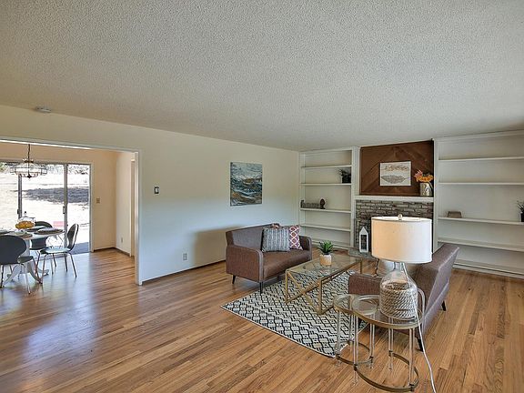 5th image of 110 Pasatiempo Dr