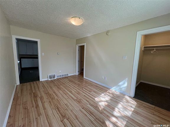 4th image of 1706 Victoria Ave