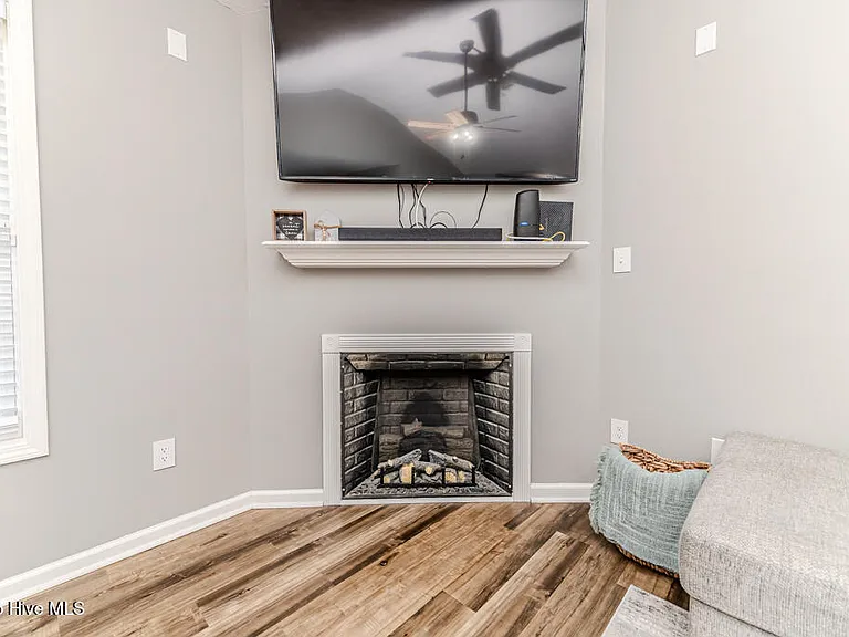224 Roanoke Dr — Photo 10