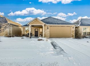 1015 E Cross Creek Pl, Derby, KS 67037