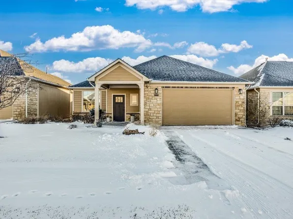 1015 E Cross Creek Pl, Derby, KS 67037