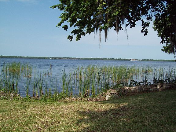 2nd image of 128 Cypress Dr