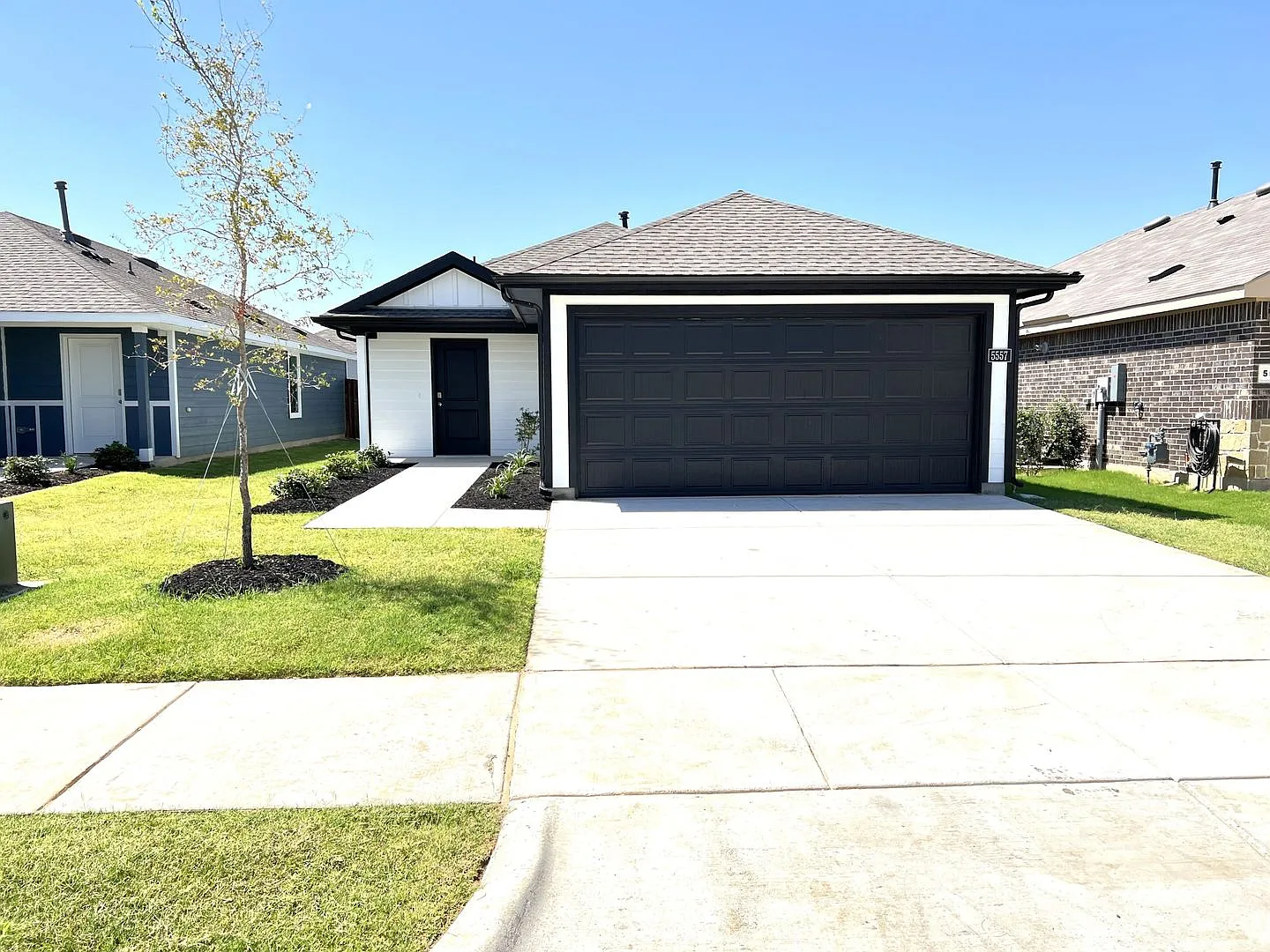 Brand New, Never Lived In 4/2/2 in Krum For Rent! — Photo 1