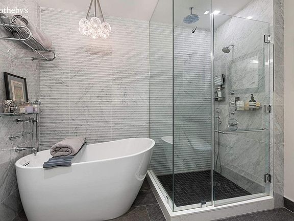 5th image of 1 Morton Sq APT 3EW