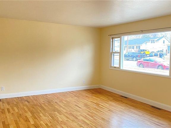 5th image of 2914 Stinson Ave