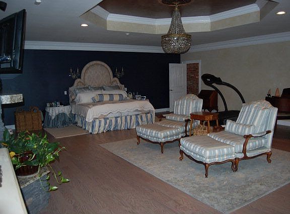 2nd image of 203 Chateau Dr