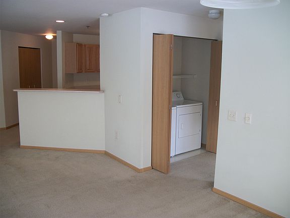 3rd image of 302 Prairie Heights Dr APT 111