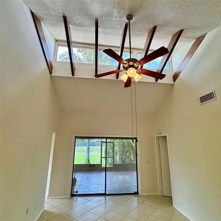 3 bed, 2.0 bath, 1230 sqft, $2,900 — Photo 3