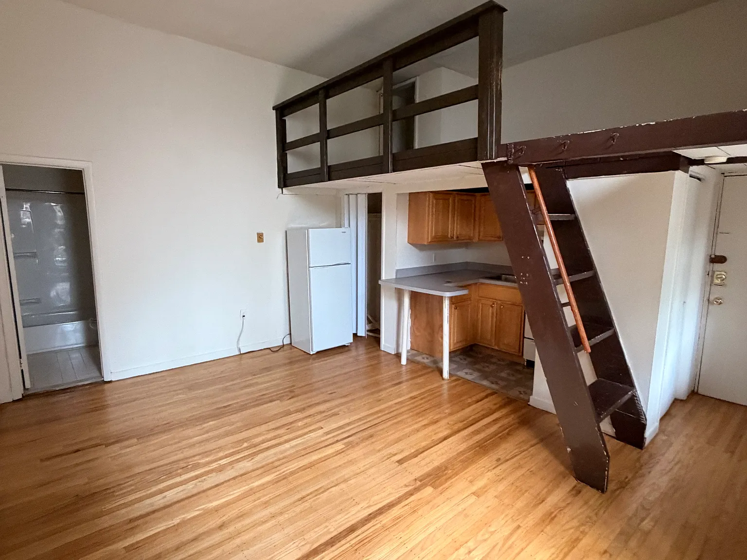 Studio, 250 sqft, $1,200 — Photo 1