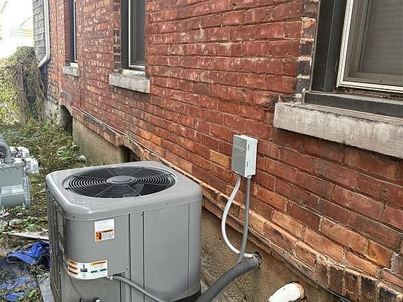5th image of 743 Forsythe St
