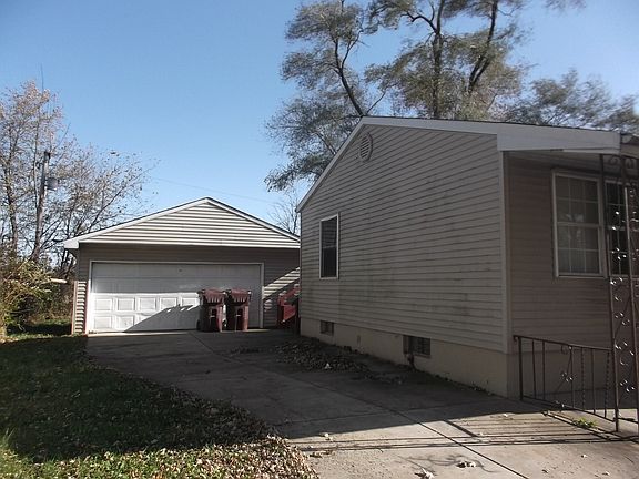 3rd image of 22347 Yates Ave