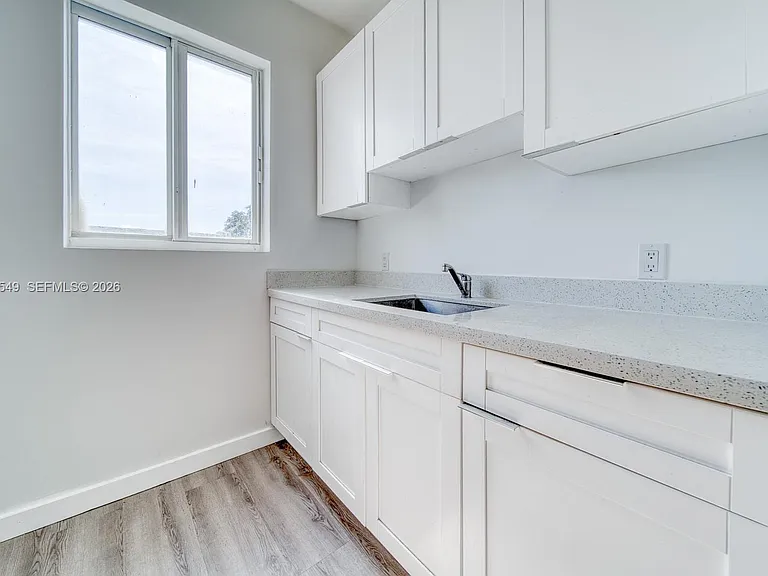 2352 SW 5th St #5 — Photo 4