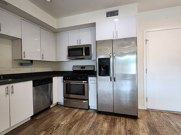 3rd image of 4504 Colbath Ave Unit 301