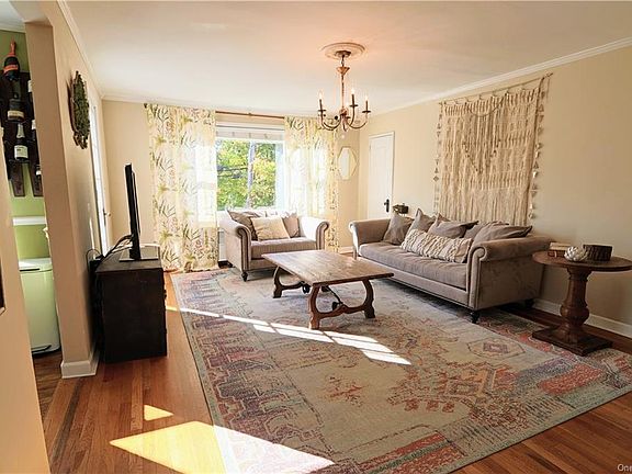 4th image of 61.5 Carpenter Ave #B