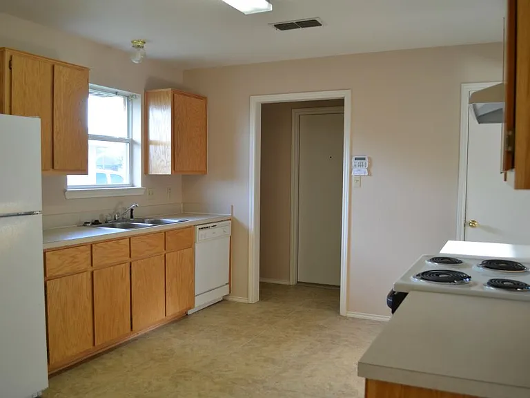 3006 Gus Dr — Photo 3