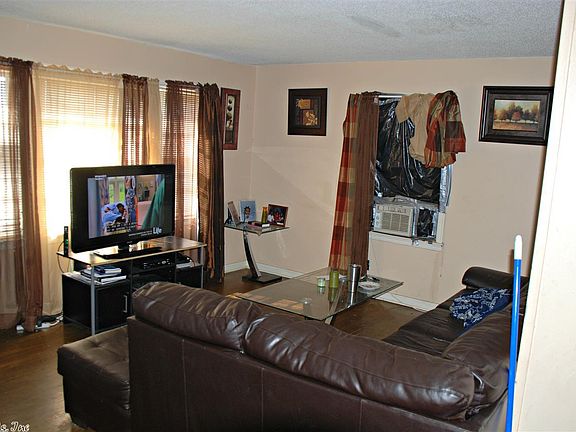 4th image of 1419 W 49th St