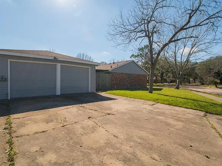 8503 Braes River Dr — Photo 27