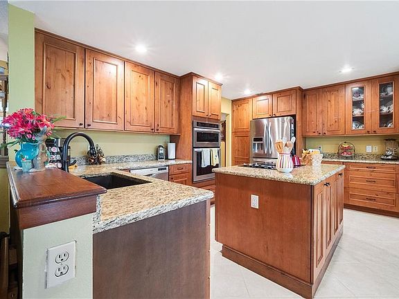 3rd image of 1567 Thornhill Cir