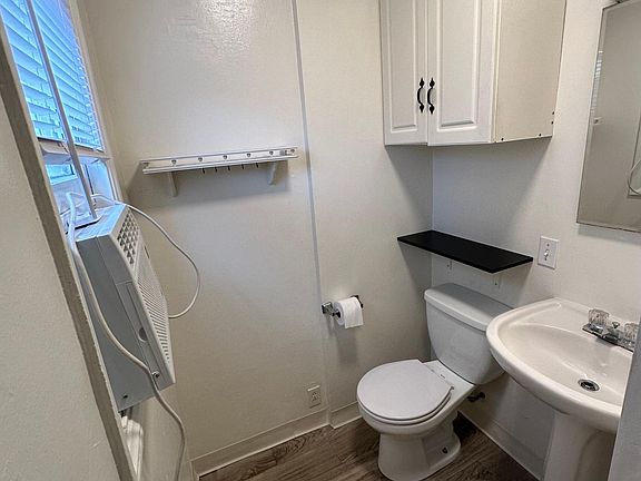 4th image of 4428 Gresham St #1/2