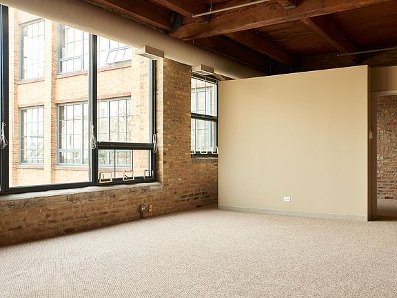 4th image of 671 N Sangamon St #311