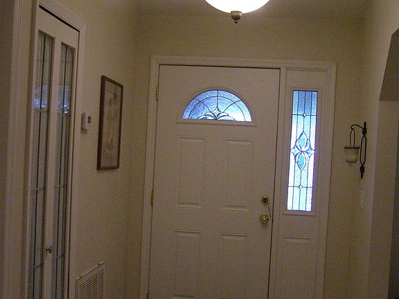 3rd image of 1530 Erie Ct SE