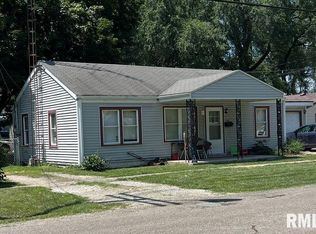 1105 N Albany St, Grandview, IL 62702