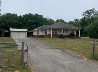 10341 W Lake Rd, Milton, FL 32583