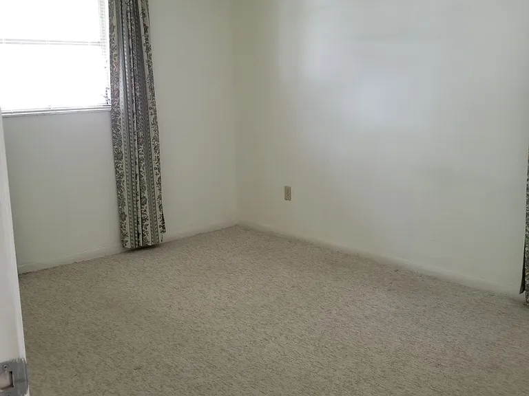 4248 Drummond Ave — Photo 10
