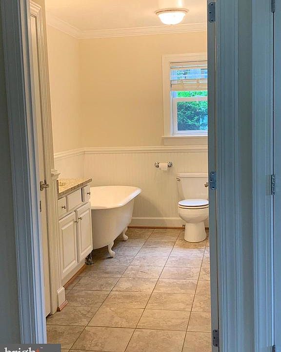 1st image of 321 Forest Ct