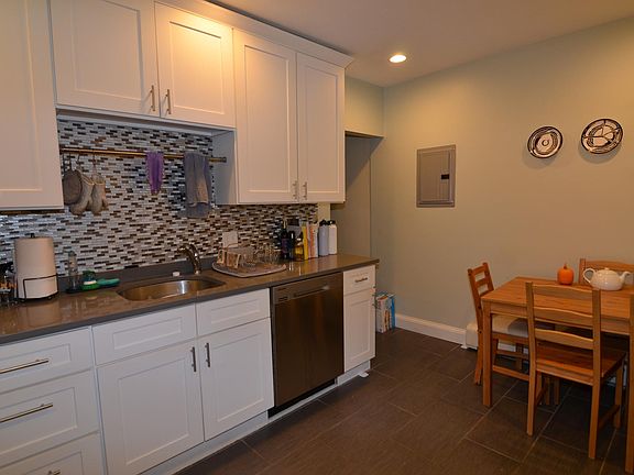 2nd image of 134 Newbury Ave APT 4
