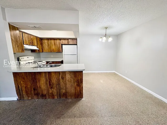 3062 Saint Paul Dr — Photo 5