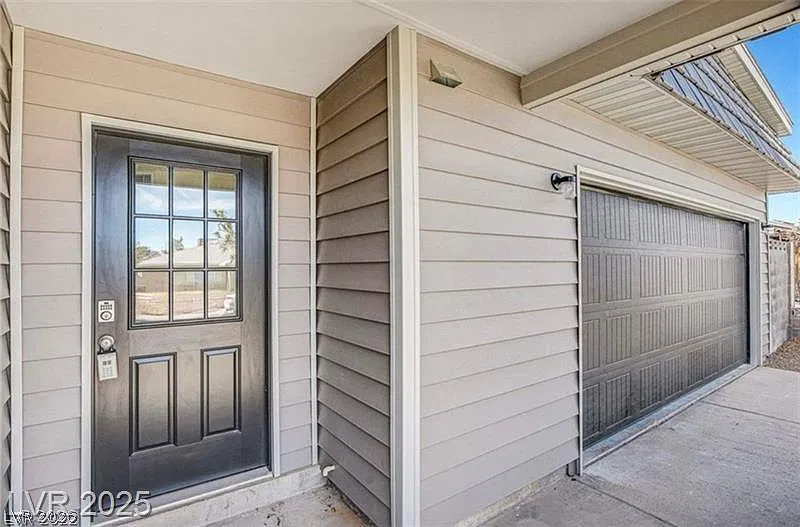 4 bed, 2.0 bath, 1895 sqft, $2,400 — Photo 2