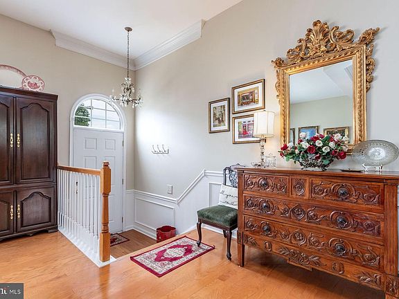 4th image of 13 Addison Ct
