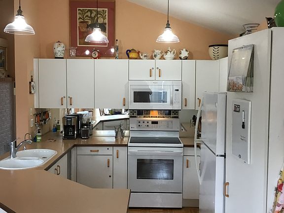3rd image of 210 Oak St #1003