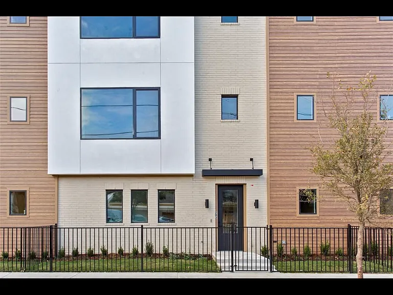 2633 Reagan St #203 — Photo 36