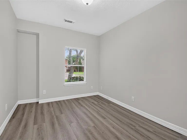 6706 Paigetree Ln — Photo 11