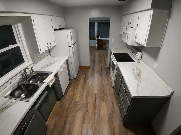 401 Ardmore St — Photo 1
