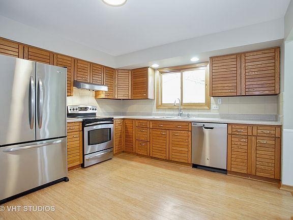 4th image of 720 N Clark Dr