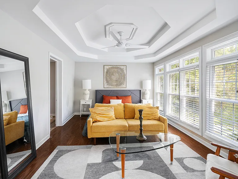 215 Wilson St — Photo 11