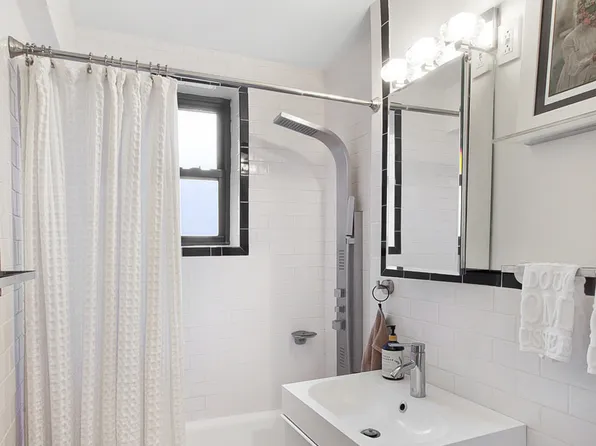 245 Bennett Avenue 5D image 6 of 6