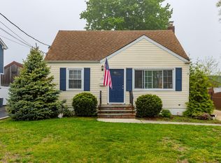 257 S 11th St, Lindenhurst, NY 11757